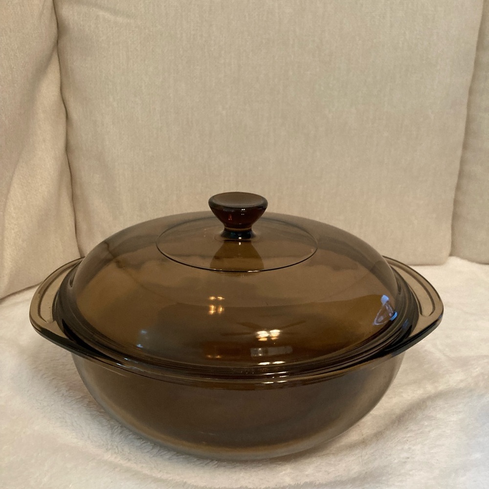 Pyrex bowl and Lid In perfect condition Microwave & oven safe